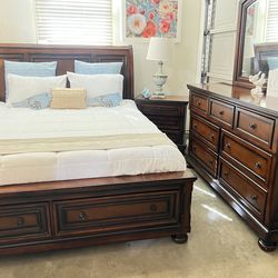 Cal king bedroom set. Great condition and a memory foam mattress. Hablo  Espanol y entrego