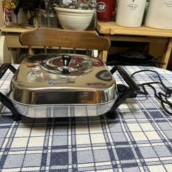 Vintage Wear Ever Electric Skillet/ Buffet Warmer 