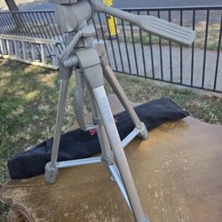 Sunpak Tripod NO Flaws COMES With Carrying Case