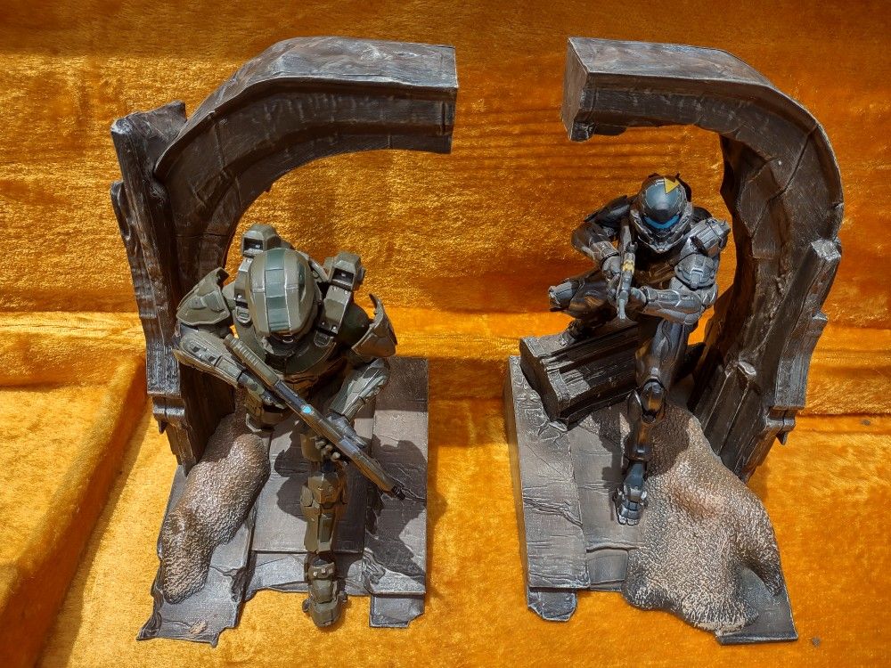 XBox One Halo 5 Guardians Limited Collector's Edition Bookends