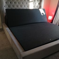King Size Bed Frame W/meta Base