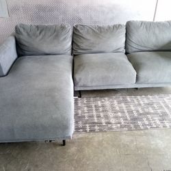 Beautiful Gray Sectional/Sofa/Couch| 2 Piece| Great Condition| Free Delivery 