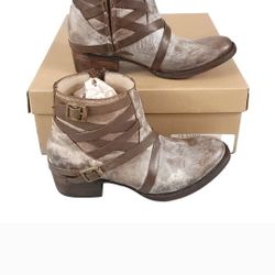 New In Box Freebird Sammi Boots Size 10