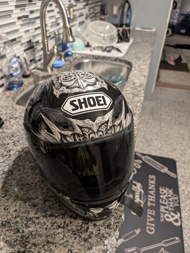 SHOEI RF-1000 HELMET