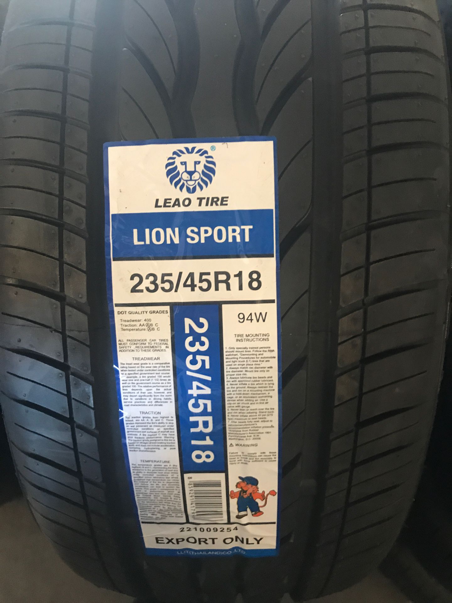 235/45R18