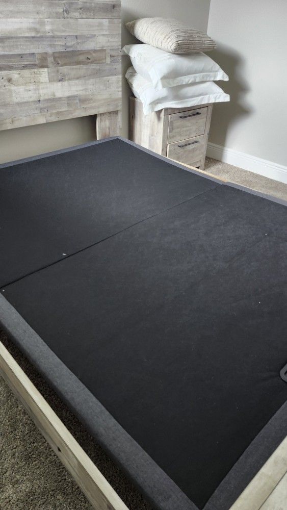 Adjustable Base + Mattress (Queen Size)
