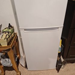 Magic Chef
7.3 cu. ft. 2-Door Mini Fridge in White with Freezer

