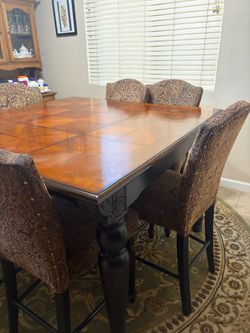 Table with 6 chairs