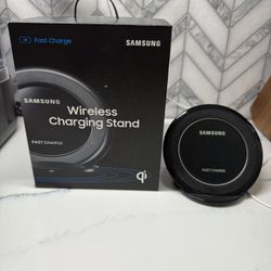 SAMSUNG FAST CHARGE Wireless Charging Stand