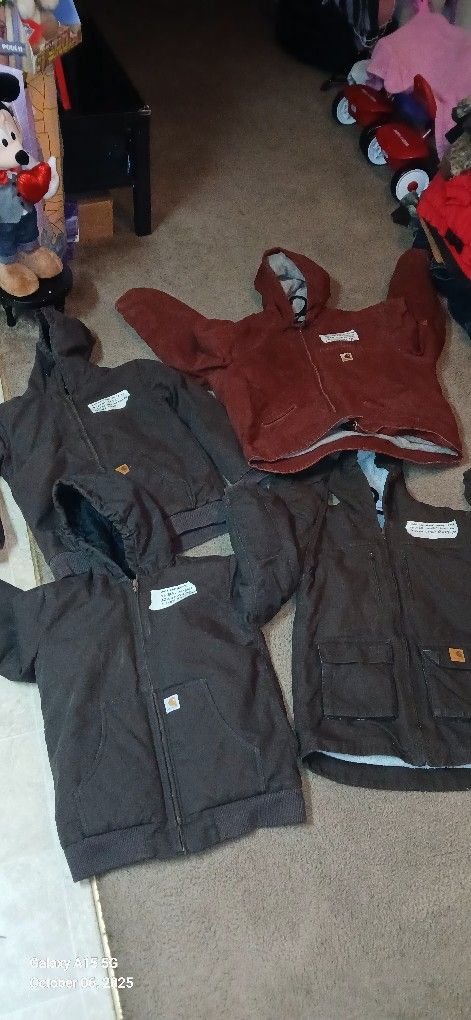 4 piece Carhartt bundle. See pictures for details, prices & measurements.