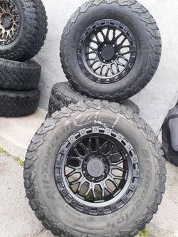 Bendo un set de Rines nuevos con llantas usados 28570R17 para Toyota Tacoma Chevy silverado