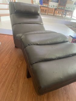 Ergonomic lounge chair