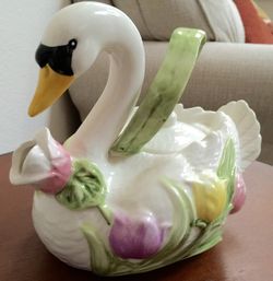 Ceramic swan teapot