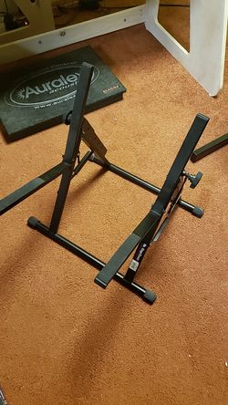 OnStage Stands (Amp stand)