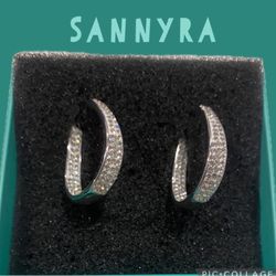 New In Box Sannyra Earings