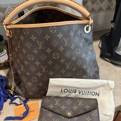Louis Vuitton monogram Artsy 