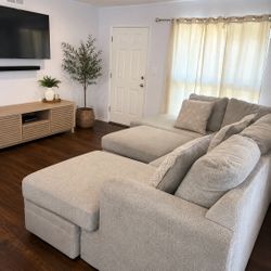 Oversized Modular Sectional Sofa – Like New – Storage Ottoman Included