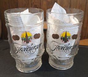 (2) Vintage FREIBURGER PILSNER Seit 1996 Clear Glass Beer Stein Mugs
$10/both