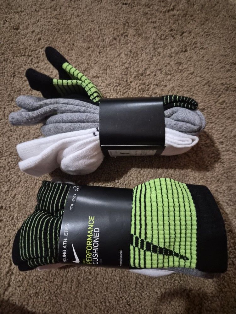 Brand NEW! Nike Young Athlete socks 5y-7y