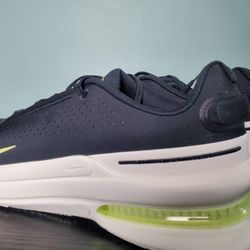 New - Nike Air Zoom - Size 13