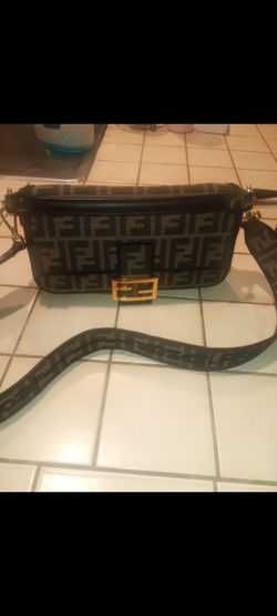Crossbody purse great condition