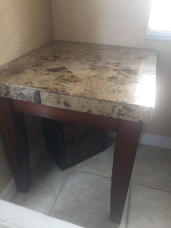 3 livingroom tables