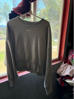 Women’s cropped  crew neck