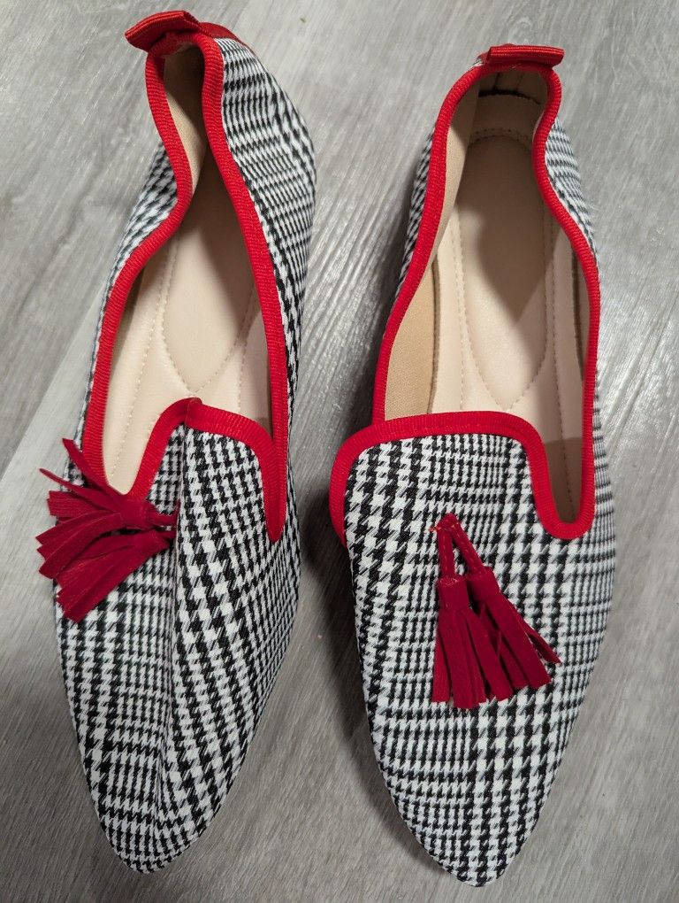 NEW SIZE 9 1/2 FLAT SHOES
