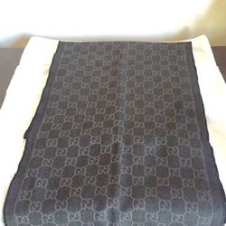 Gucci Scarf in black- reversible GG print