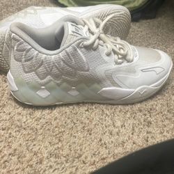 PUMA LaMelo Ball MB.01 Lo basketball shoe