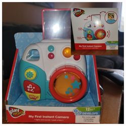 🆕️MY FIRST INSTANT CAMERA. POP UP MIRROR,  MUSIC,  SNAP SHOT NOISES, AND CLICKS WHEN TURNING KNOB