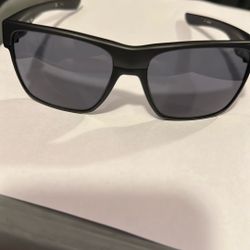 Oakley Sunglasses (Black)