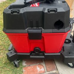 Milwaukee M18 Full Sized Shop Vacuum 