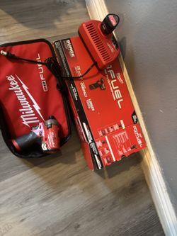 Taladro Milwaukee Surge Hidráulico Driver 12 V Mod 2551-22