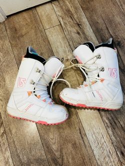 BURTON SNOWBOARDING BOOTS WOMENS SIZE 6