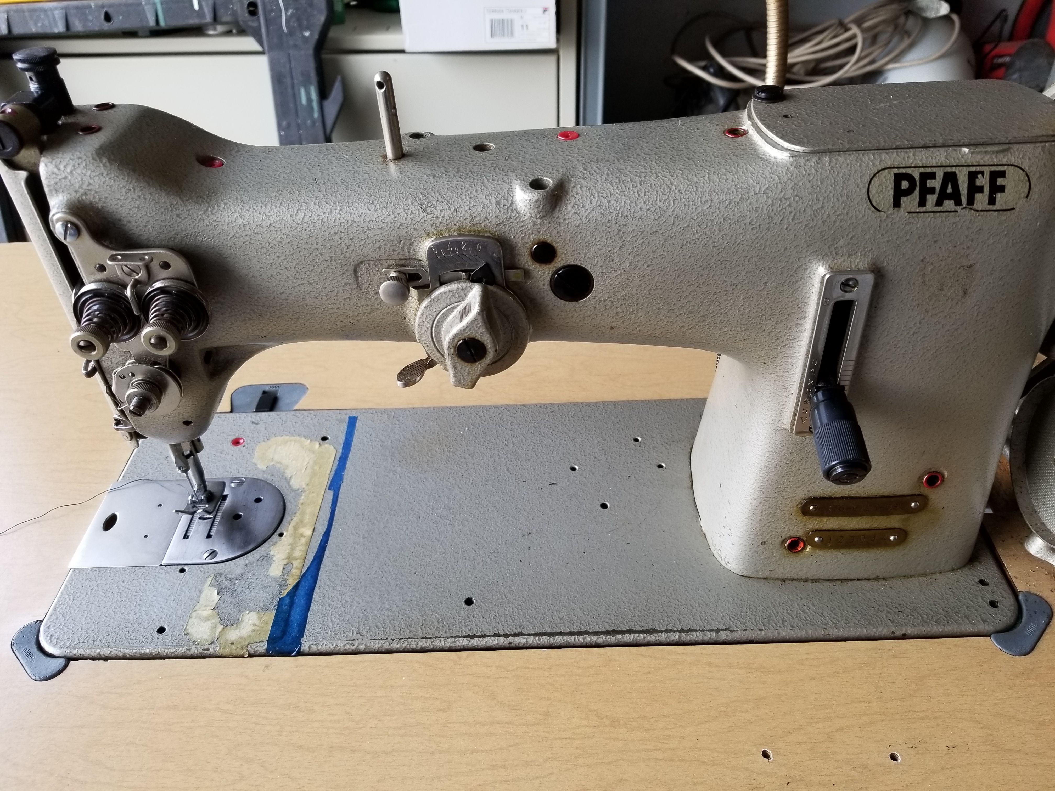 Industrial sewing machine Pfaff 138 - 6/21 zig zag