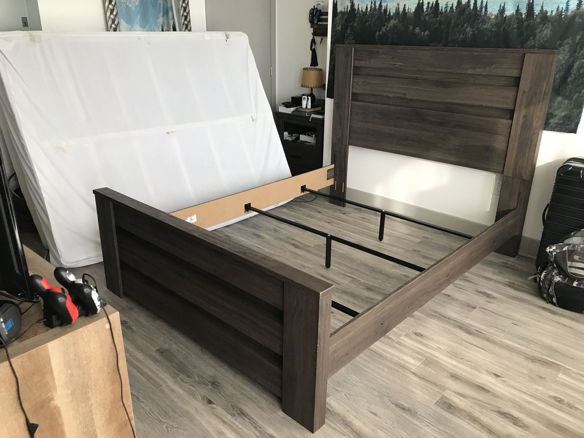 Hayward Queen size bed frame