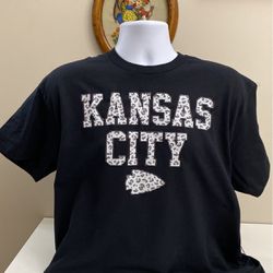 Chiefs Design T-Shirt, Gildan Size Large, NEW, (item 212)