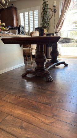 Dinning room table