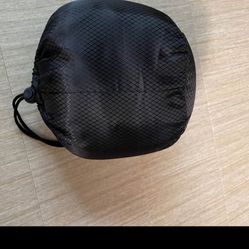 Travel Pillow uses Memory Foam to Support Neck Comfort