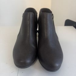 Brown Booties 7W