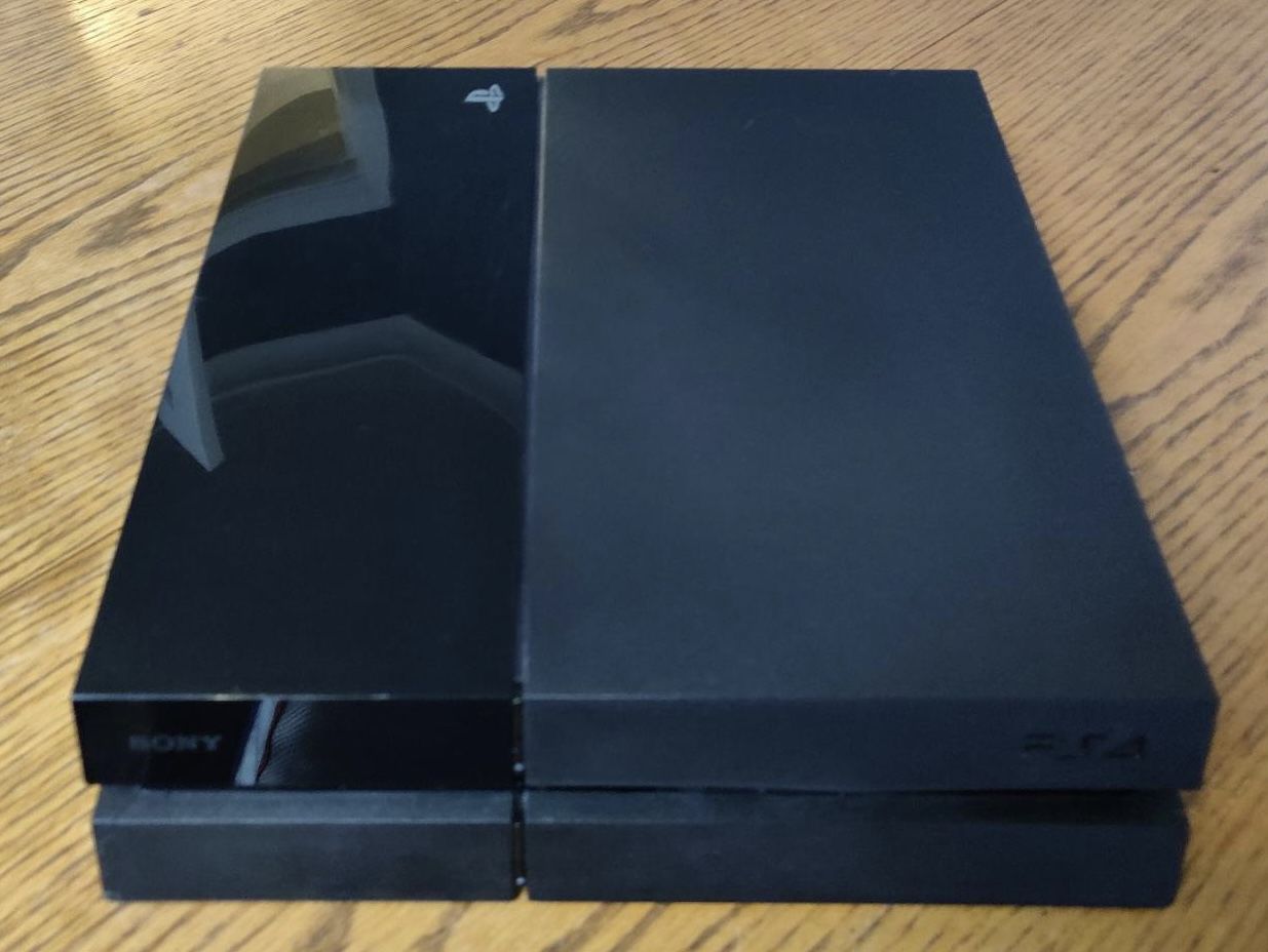 PS4 FAT V2, 1TB + CONTROL SPECIAL EDITION COD, (PRACTICALLY NEW UNUSED) + HDMI MONSTER 4K HIGH QUALI