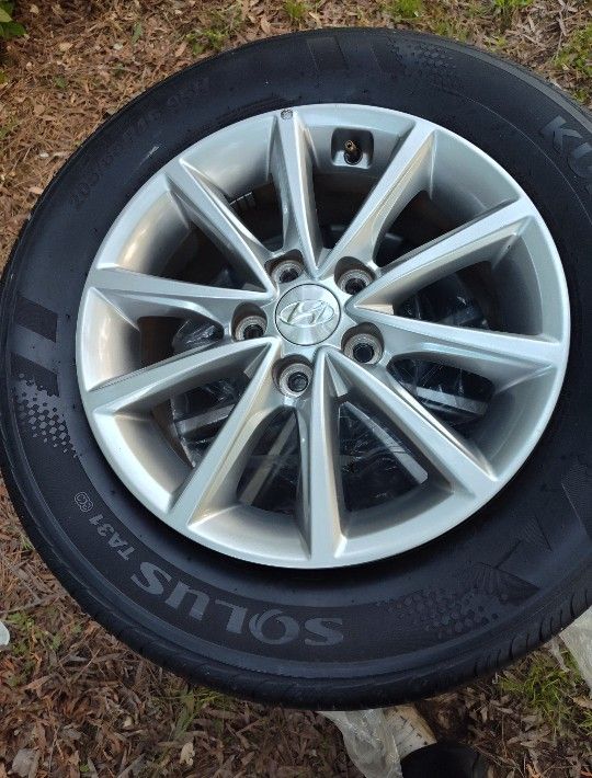๐ฅ OEM Hyundai 16โ Wheels + Kumho Tires โ Great Condition