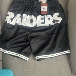 mitchell &ness size large radiers shorts 