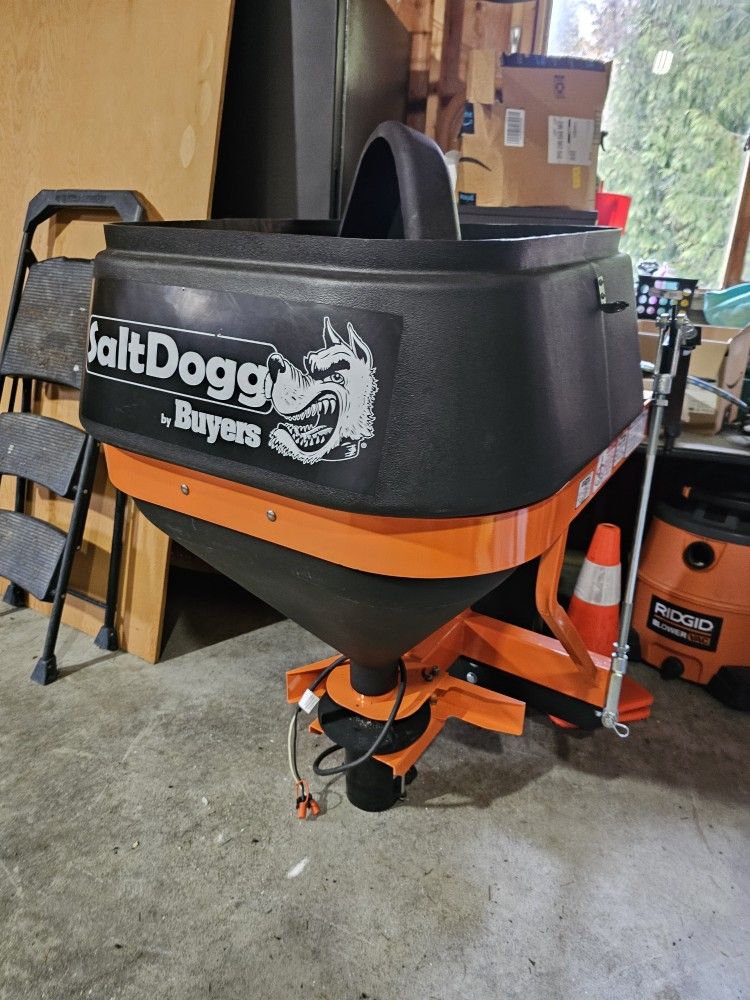 Salt Spreader Trailer Hitch Mounted