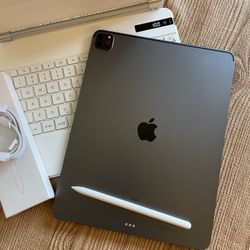 iPad Pro 12.9” (M2 chip / 2022 model) 6th Generation 128GB with  keyboard case and stylus pen 