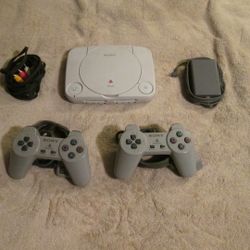 Playstation 1 PS One Slim With 2 Controllers


