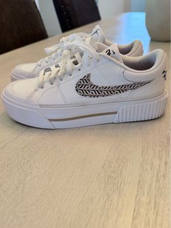 Nike women’s court legacy lift