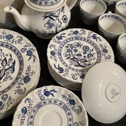 J & G MEAKIN BLUE NORDIC CHINA/ MADE IN ENGLAND 