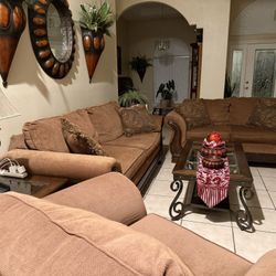 Beautiful 3-Piece Brown Sofa Set with Throw Pillows